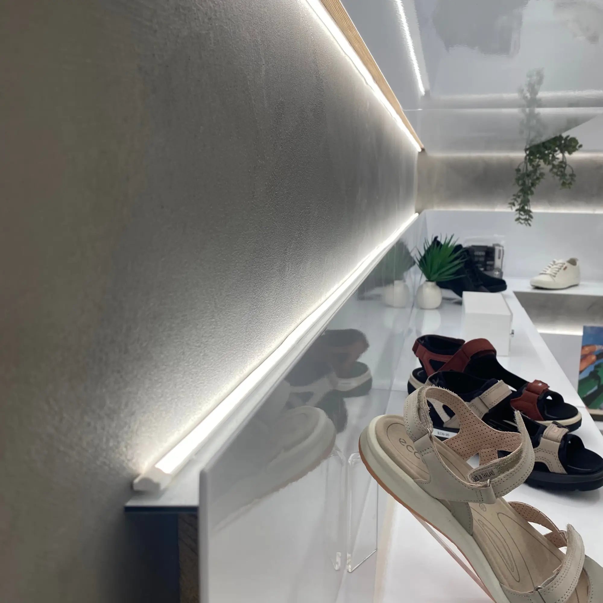 Why Choose Flexible Neonβs Low-Voltage Lighting Solutions for Safety and Style