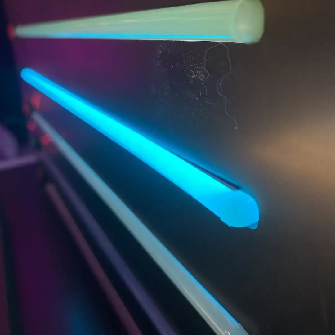 Glowing blue fluorescent light tube with Mars Green coloured end caps for 8x16 flex neon