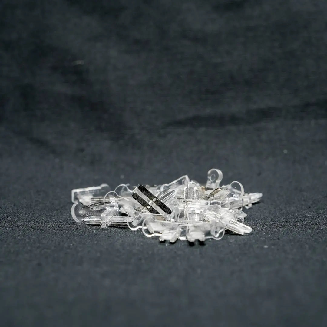 Clear plastic hair clips scattered together featuring 10x13x22 snap connectors for versatile styling