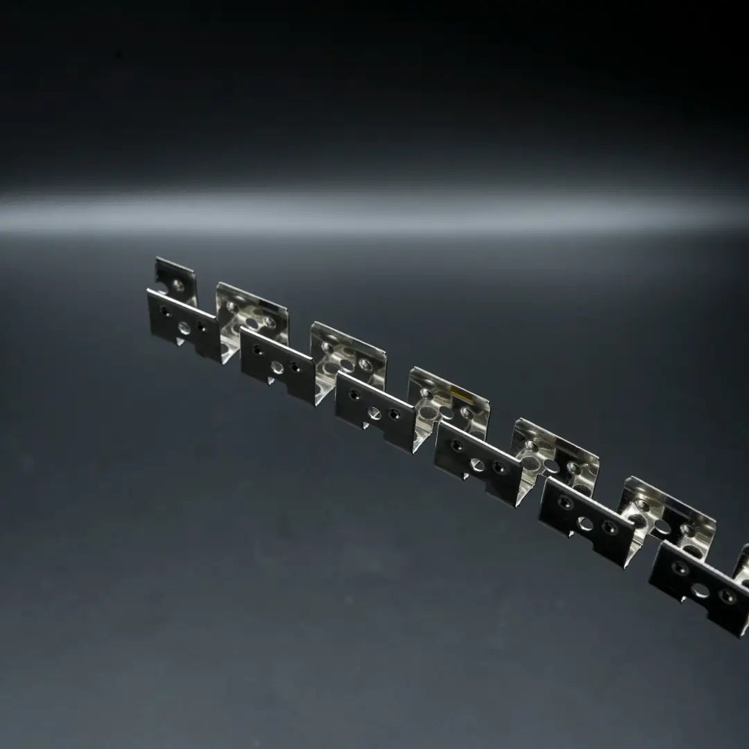 Metal chain with angular geometric links for flexible SS mounting and 6x12mm flex neon setups